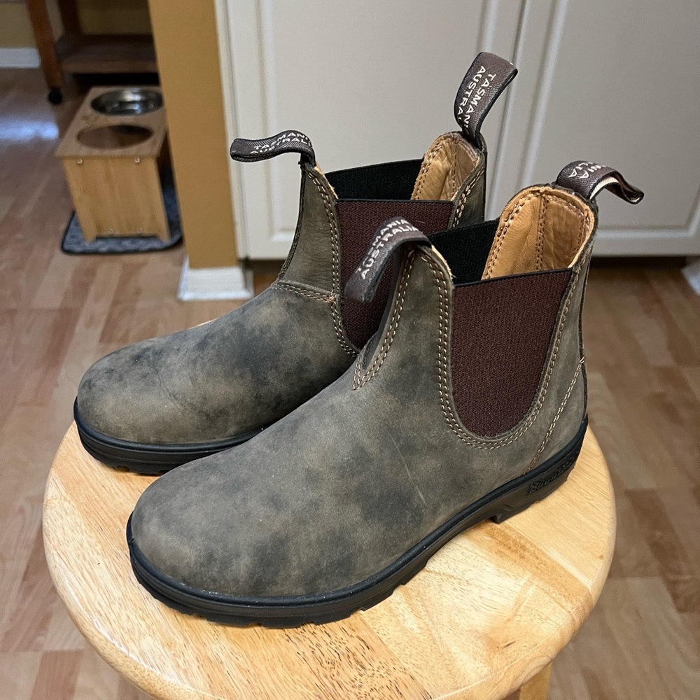 Blundstone 585 Classic Chelsea Boot in Rustic Brown Women's US 6/UK 3